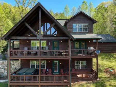 Big Sky Overlook - Hottub- Firepit - Pool Table