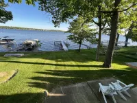 Pewaukee Lake House Rental: 4 Bedrooms, 2.5 Baths, Pier, Pontoon,Family Friendly Hotel a Pewaukee