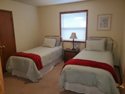 Cozy 3-bedroom condo with AC and WiFi in enjoyable Eau Claire