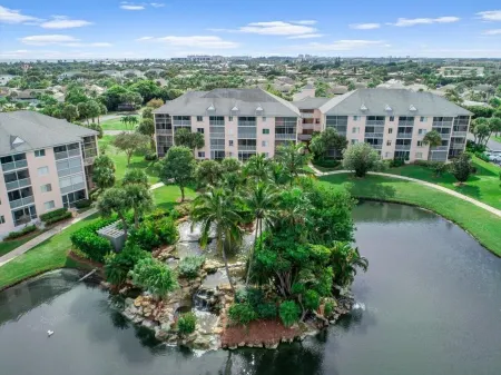 2/2 Condo Steps from the Beach