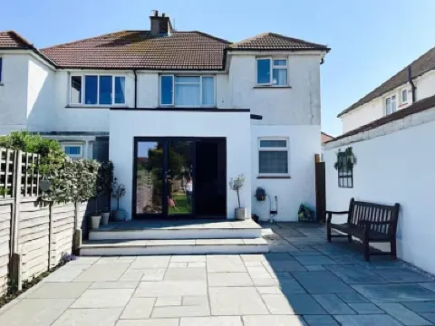 3 By The Sea, Ground Floor Apartment By The Sea Hotels in 