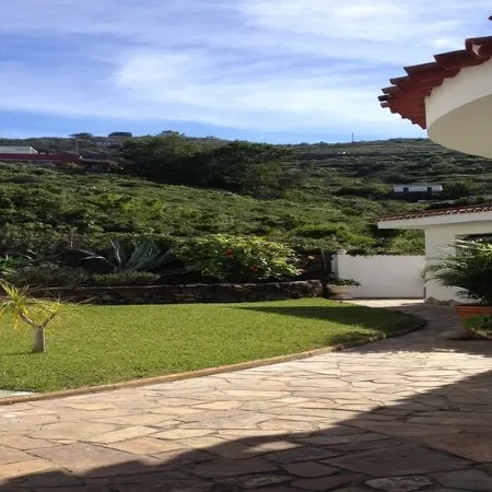 TENERIFE-CANARIAS-HOUSE - POOL-WITH-SALT-WATER-LARGE-GARDEN.