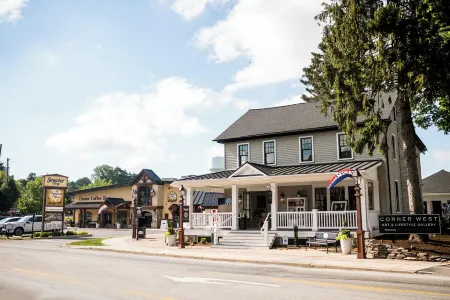 Updated and renovated Hideaway Apartment with brand-new kitchen! Charming!