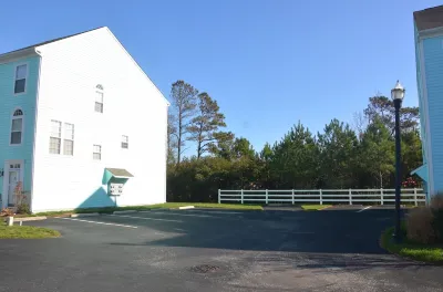 4 Blocks to Beach, 4BR, 3.5BA, Great for Families Pets OPEN For rental 2025 2026 Hotel in zona South Coastal Library