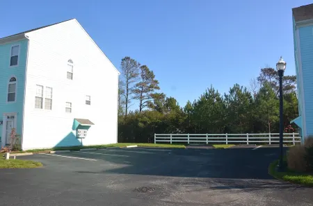 4 Blocks to Beach, 4BR, 3.5BA, Great for Families Pets OPEN For rental 2025 2026