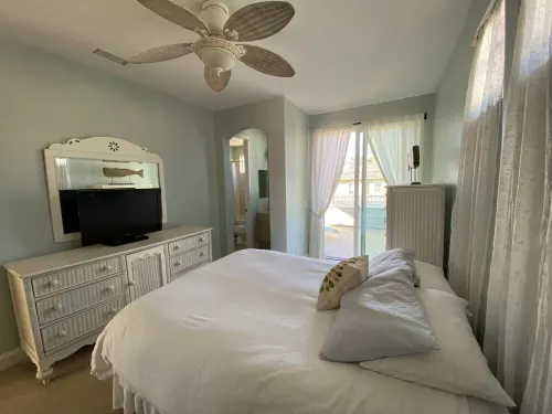 Luxurious 4Br Home Just Steps from Beach-Big Hot Tub,Fire Pit,AC,Bikes,2 K Beds