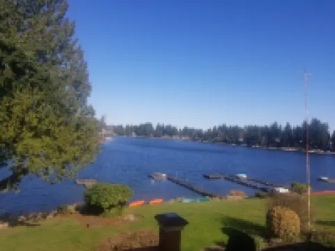 Seattle/Airport/Light Rail/SeaTac/2Bdrm Apt/Waterfront Home
