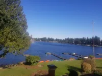 Seattle/Airport/Light Rail/SeaTac/2Bdrm Apt/Waterfront Home