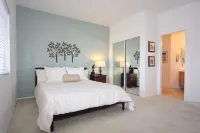 4000 SQ. Foot, LARGE LUXURY HOME- POOL-Guard Gated Community.  Close 2 Strip! Hotels near Chicago Brewing Company