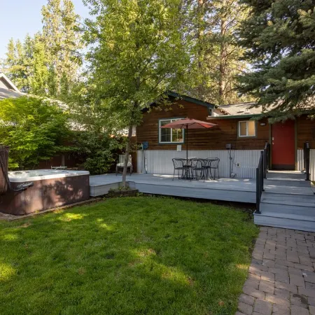 Trendy West Side │Walk to Breweries & Food Carts │Hot Tub │Fenced Outdoor Space