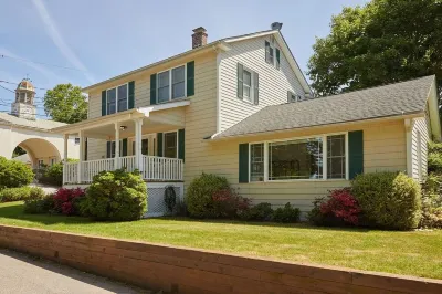 WATERFRONT VIEWS @ OCEAN BEACH GATE: 6 QUEEN 1 SOFA BED