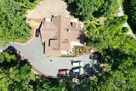 #1 VIEWS BLACK-MT.- LUX LOG ESTATE. / HOT TUB / GAME ROOM / PET FRIENDLY / GATED