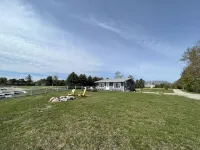 Cozy Lakefront Cottage - Gorgeous Views of Lake Huron!