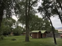 Newly Remodeled Historic Log Cabin on Banks of Horse Creek Hotels in Dubois