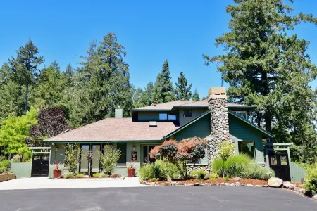 Secluded Luxury Wine Country Home in the hills of west Sonoma County. Sleeps 10.