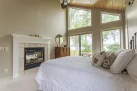 Luxurious Lake McKenzie Cabin Getaway ~ Recently Remodeled! EV Charger on Site