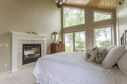 Luxurious Lake McKenzie Cabin Getaway ~ Recently Remodeled!