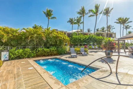 2 Bedroom Luxury Condo at the Terrace. Walk to beach & Hotel; openings Sept-Oct