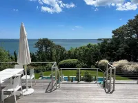 Bayfront 5 bedrooms family home. Panoramic sea view from all rooms