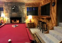 Bear Mountain Lodge: 5 Min Gatlinburg &Pigeon Forge; Hot Tub, Gameroom, Internet