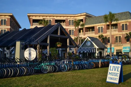 Winter Sale! Luxury 30A Condo, Corner Top Floor, Balcony, Pool, Steps 2 Rosemary