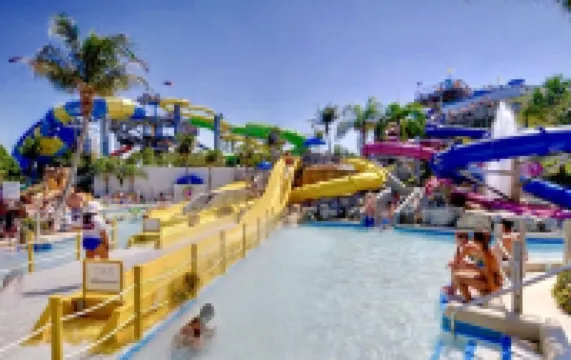 Renovated Cozy Chic North Fork Cottage, steps away from the Beach & Wine Trail!!