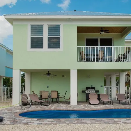 4 Bedroom 3 Full Bath Home on Canal in Marathon w/Private 35 foot dock