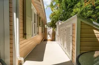 Bottoms up Bungalow - Perfect  2 Bed/2 Bath Private Pool