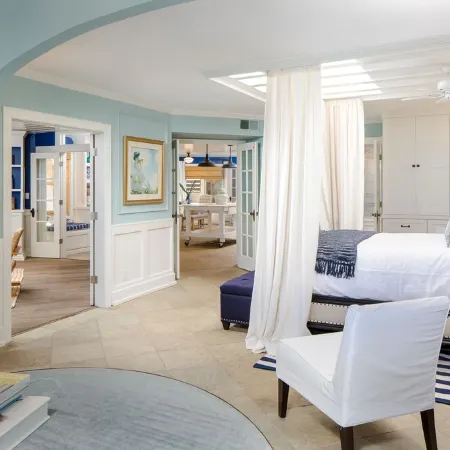 Luxury Penthouse Condo, Sunroom with Ocean Views – 20 Steps to the Ocean!