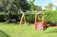 Dual Masters - Screened Pool - Media Game Room - 1GB Internet - Beach 6 Miles