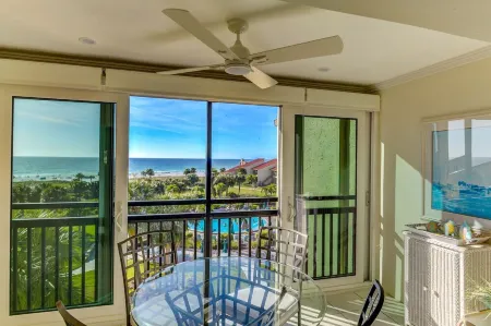 4th Floor Crescent Beach Condo Offering Full Unobstructed Gulf Views. Отели в г. Сиеста-Ки