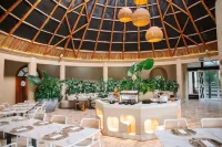 Royal Palm Galapagos, Curio Collection by Hilton - parking