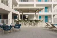 海玻璃海灘廣場，璀蔓臻選溫德姆飯店 - 汽車旅館
