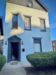 King-Sized Condo - Great Location - Steps to Cafes & Restaurants