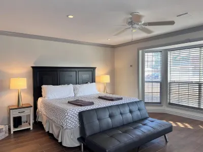 Magic Oasis, Pool, Pavilion on large lot, Fantastic View, Sleep 16 Hotels near Main Event Lewisville