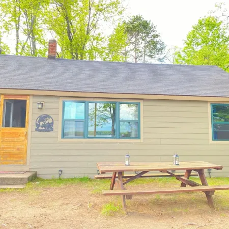 Cozy Lakefront Cabin Retreat: 3 Bedroom Cabin on South Twin Lake, Conover, WI