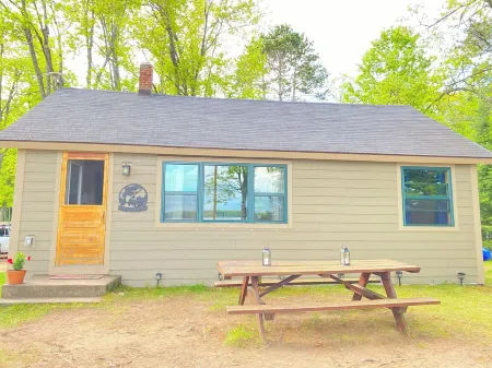 Cozy Lakefront Cabin Retreat: 3 Bedroom Cabin on South Twin Lake, Conover, WI