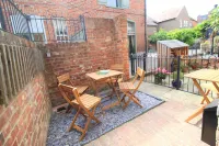 2 Bedroom City Centre Cottage set in a Private Courtyard