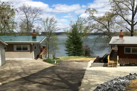 Gather at family-friendly Shelter Point on KY Lake