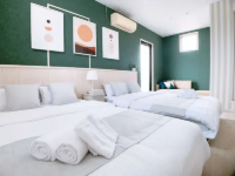 Bar & Hotel Colors Miyajima Hotels in Hatsukaichi