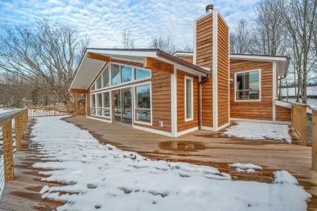 Catskills Mountain Retreat: Luxury Meets Serenity