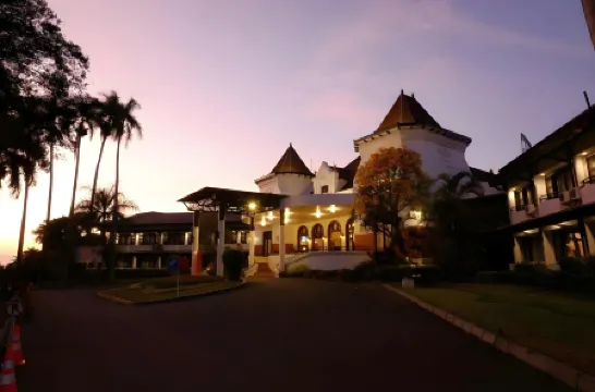 ÉL Hotel Kartika Wijaya Batu