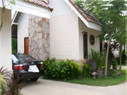 Ingdao Resort Hotel berhampiran Wat Tha Chalawat