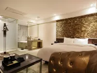 Hotel Buti &