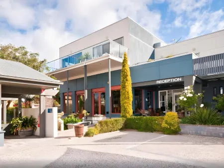 Captain's at the Bay Отели рядом с достопримечательностью «Аполло Бэй»