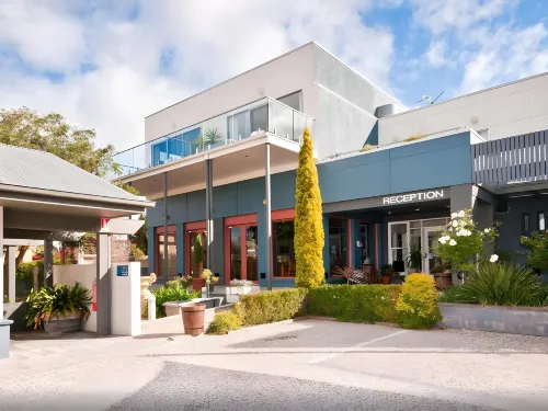 Captain's at the Bay