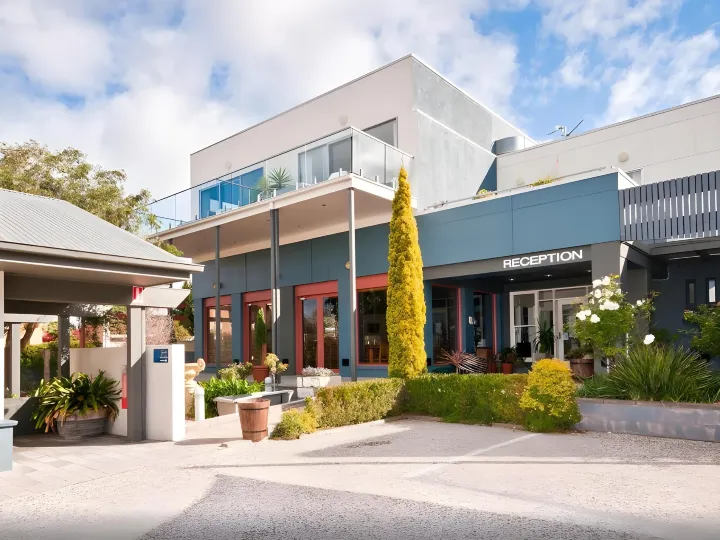 Captain's at the Bay