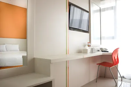 La Asiana Express (Formerly Dbest Express) Отели в г. Regol