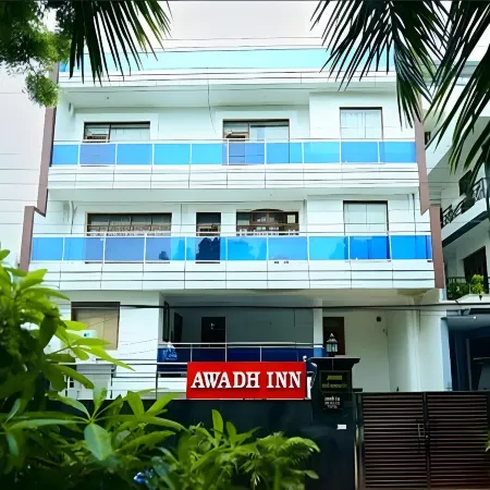 Awadh Inn ,Lucknow Отели рядом с достопримечательностью «Торговый центр Fun Republic (Лакхнау)»