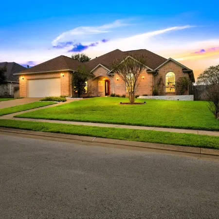 Luxury Villa Near A&M w/Grand Hall & Game Room